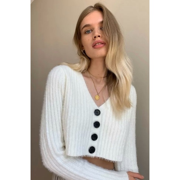 Urban Outfitters Eyelash Knit Rochelle Fuzzy White Cropped Cardigan XL - Picture 1 of 9